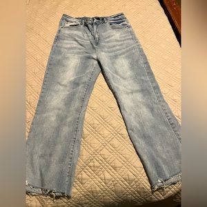 Risen raw hem jeans.   Size 1xl.